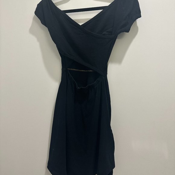 Brandy Melville l Mini Black Dress with open back - Picture 2 of 2